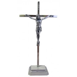 Croix métal argenté sur socle